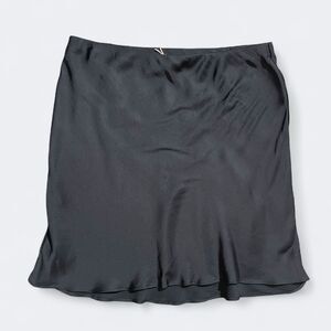 Chic Black Satin Mini Skirt
